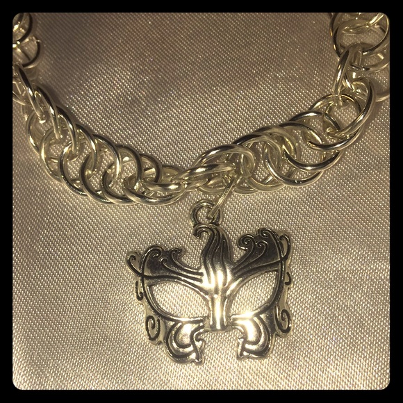 Mask Bracelet - Picture 2 of 4